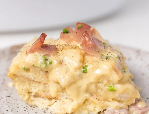 Easy Eggs Benedict Casserole suggested serving